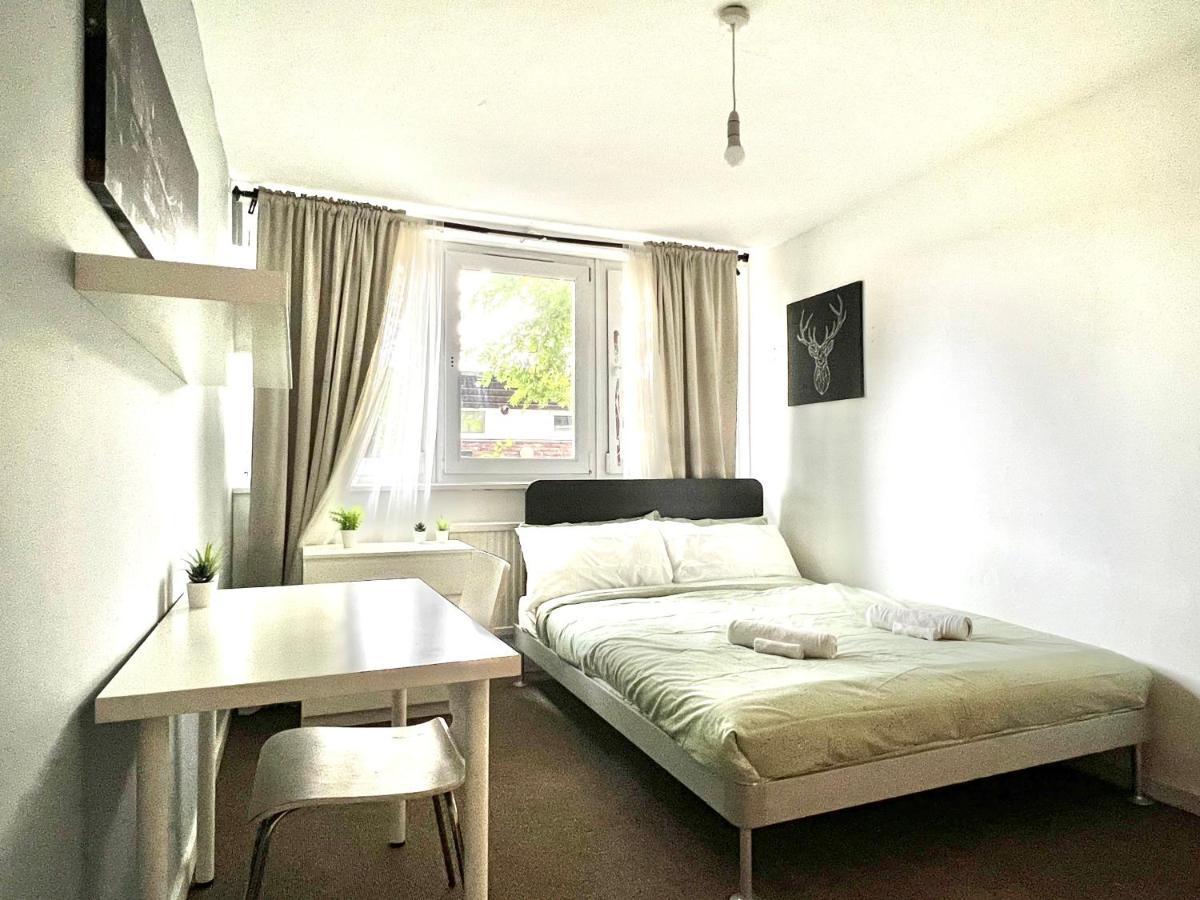 Private Bedrooms In A Flat! Home Away From Home! Shared Bathroom London Ngoại thất bức ảnh