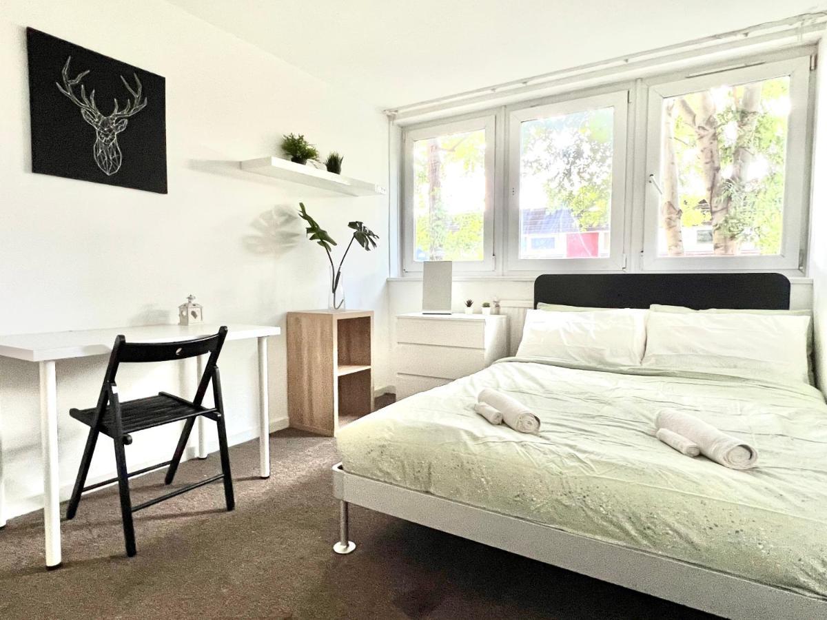 Private Bedrooms In A Flat! Home Away From Home! Shared Bathroom London Ngoại thất bức ảnh