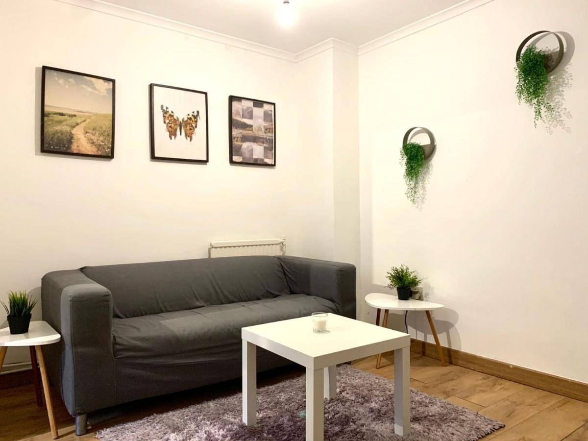 Private Bedrooms In A Flat! Home Away From Home! Shared Bathroom London Ngoại thất bức ảnh